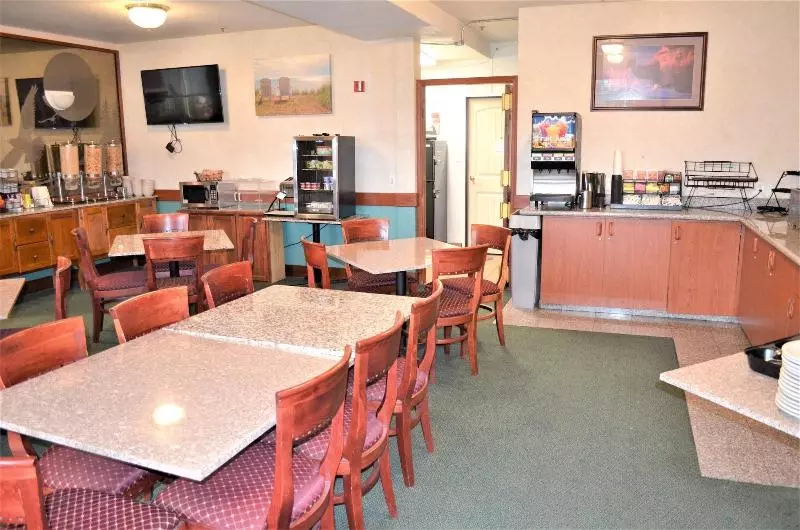 Отель The Ashley Inn & Suites