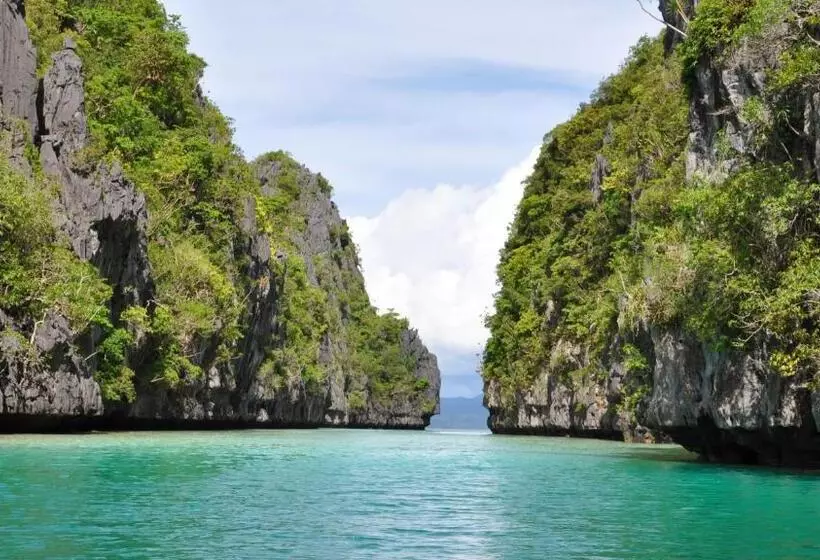 ペンション Neela Tourist Lodge