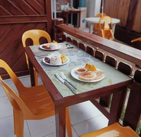 ペンション Neela Tourist Lodge