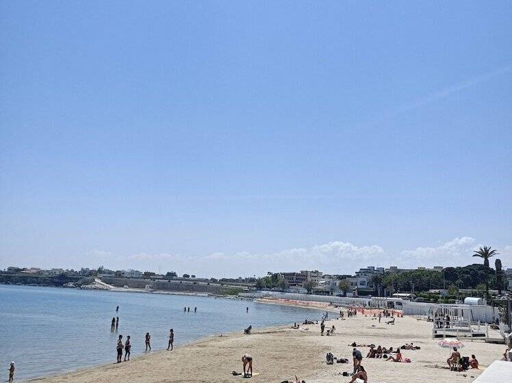 تختخواب و صبحانه Travel And Living