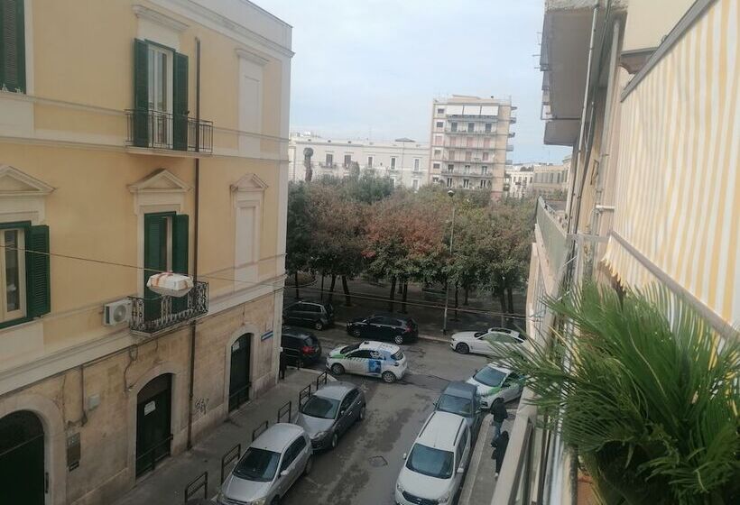 تختخواب و صبحانه Travel And Living