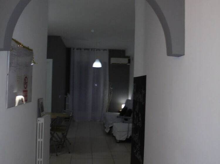 تختخواب و صبحانه Travel And Living