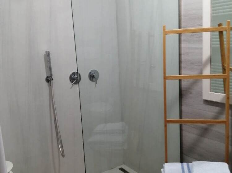 تختخواب و صبحانه Travel And Living