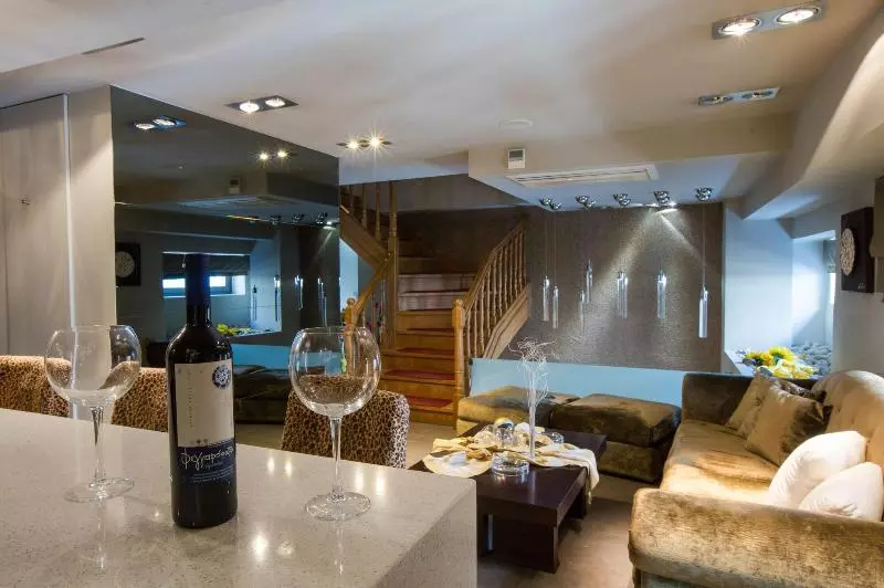 هتل Aion Luxury