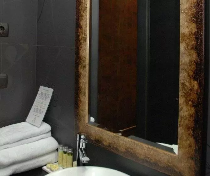 هتل Aion Luxury