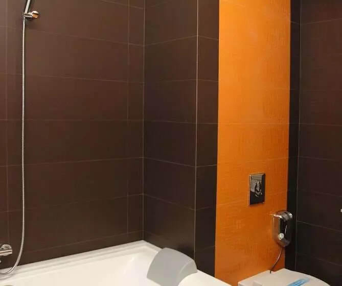 هتل Aion Luxury