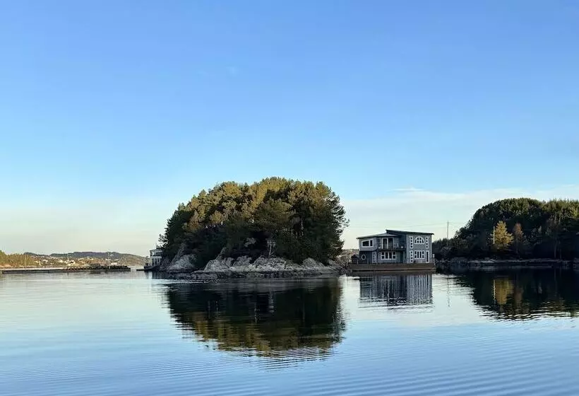 Hotelli Floating Villa Bergen