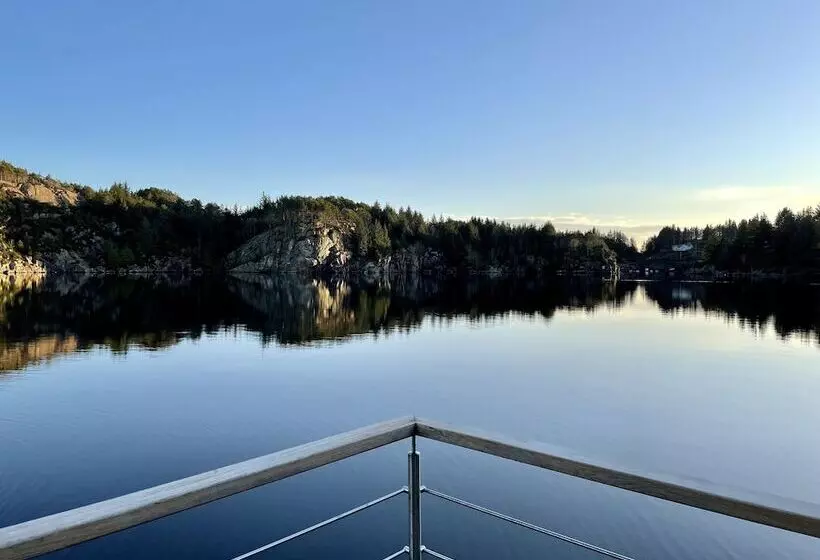 Hotelli Floating Villa Bergen