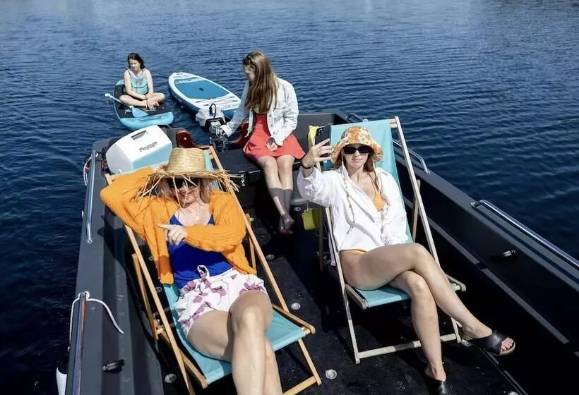 Hotelli Floating Villa Bergen