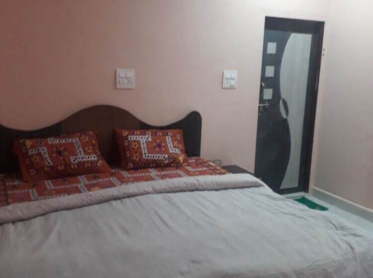 Отель Kukas Guest House