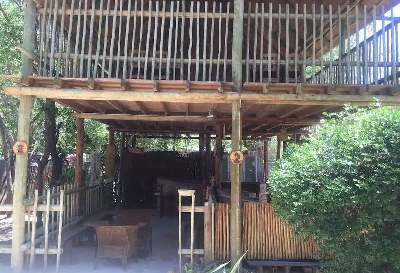 هتل Laphroiag Luxury Chalets