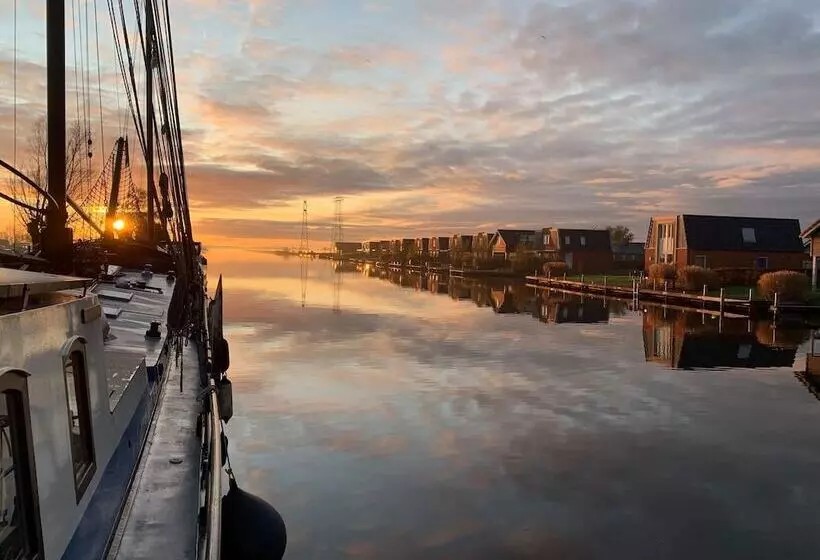 Hotelli Recreatiepark Tusken De Marren