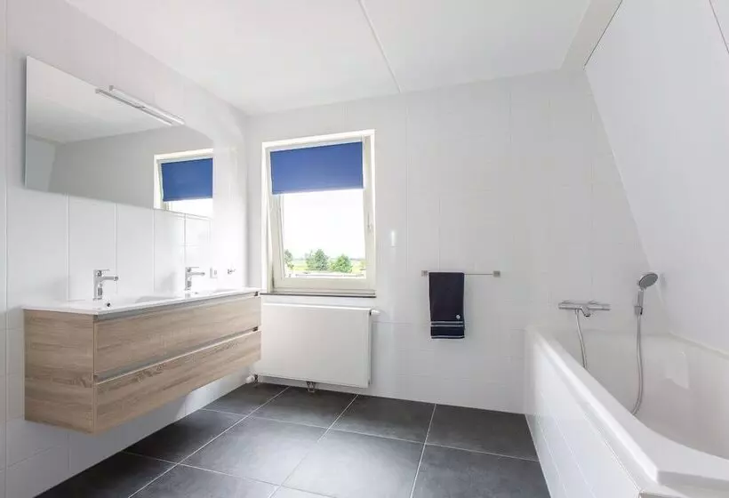 Hotelli Recreatiepark Tusken De Marren