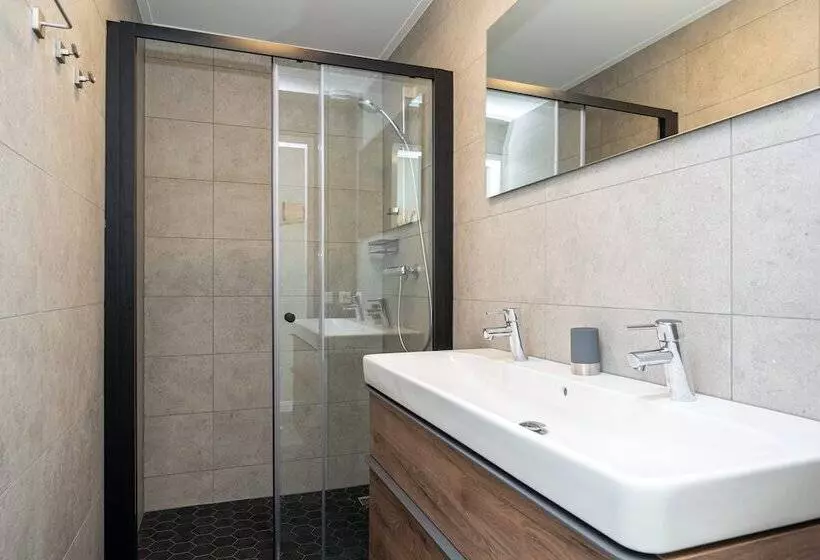 Hotelli Recreatiepark Tusken De Marren