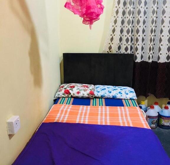 ペンション Bathiya Tourist Guest Anuradhapura