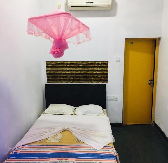 ペンション Bathiya Tourist Guest Anuradhapura