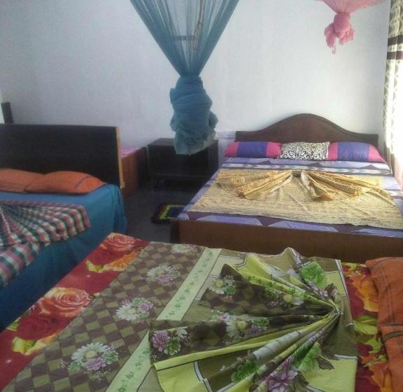 ペンション Bathiya Tourist Guest Anuradhapura