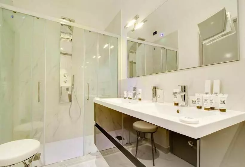 پانسیون Queen Palace Suites