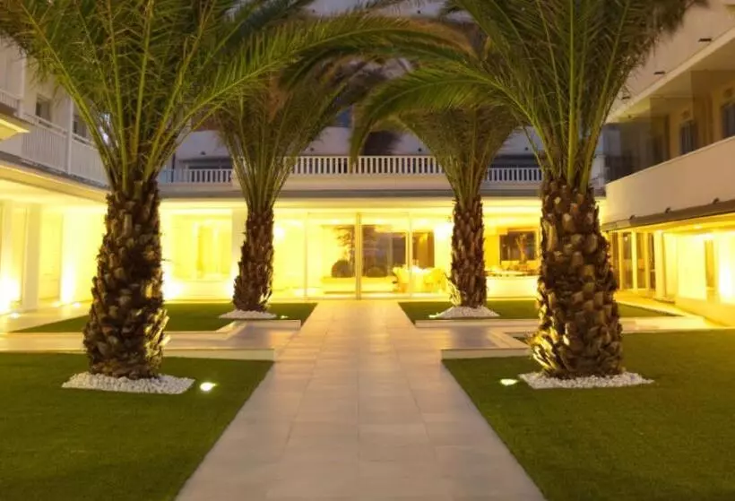 Hostelli Altamarea Residence & Family