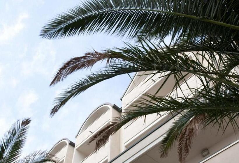 فندق فئة نجمة واحدة Altamarea Residence & Family