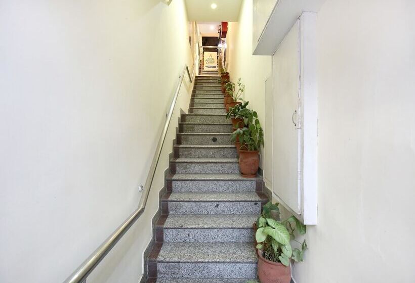 هتل Absolute Comfort By Oyo Rooms