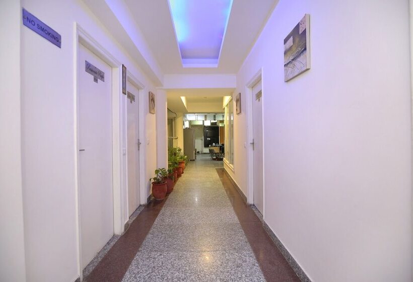 هتل Absolute Comfort By Oyo Rooms