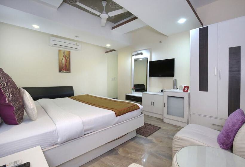 هتل Absolute Comfort By Oyo Rooms