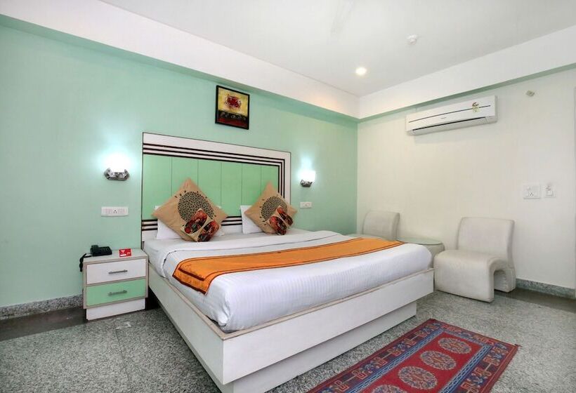 هتل Absolute Comfort By Oyo Rooms