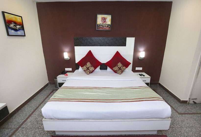 هتل Absolute Comfort By Oyo Rooms