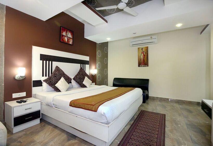 هتل Absolute Comfort By Oyo Rooms