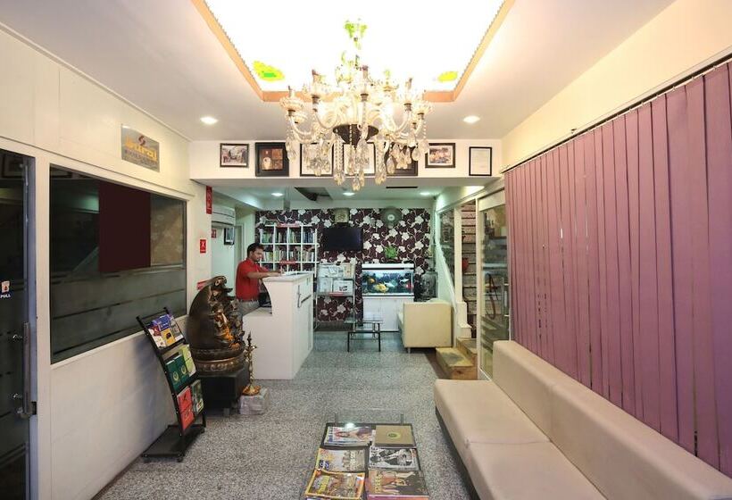 هتل Absolute Comfort By Oyo Rooms