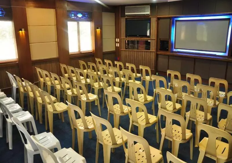 Casa Verde Hotel & Events Center