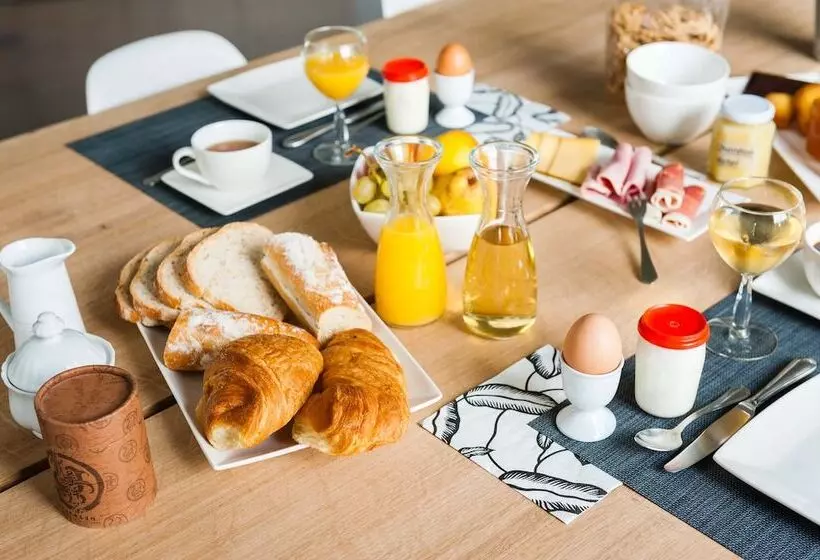 Majatalo Dimensions M