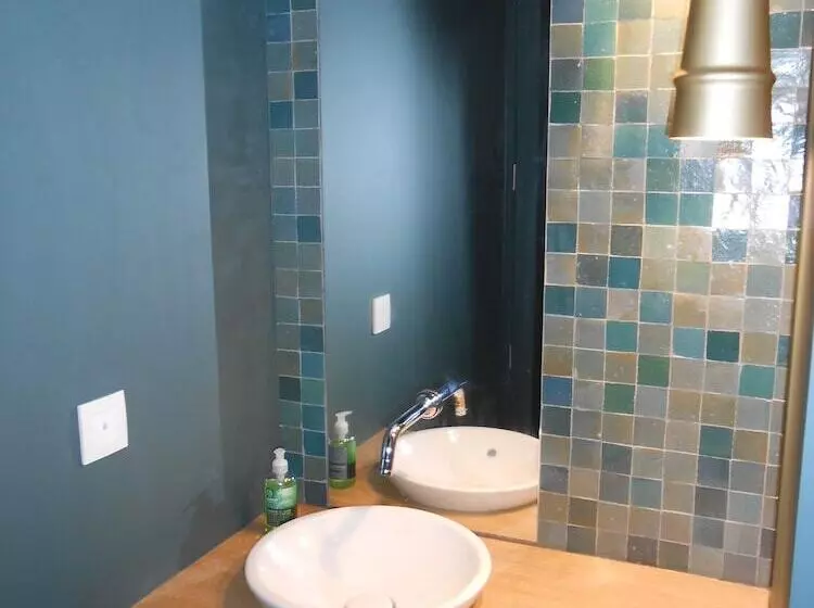 Majatalo Dimensions M