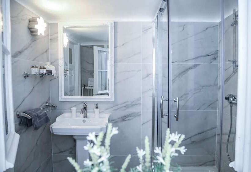 The Koukaki Residence