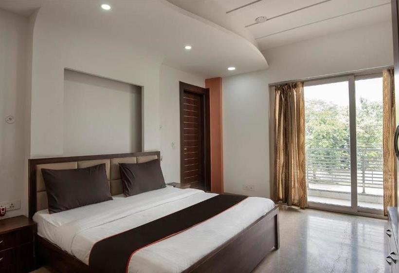 هتل Collection O 6261 Spice Mall