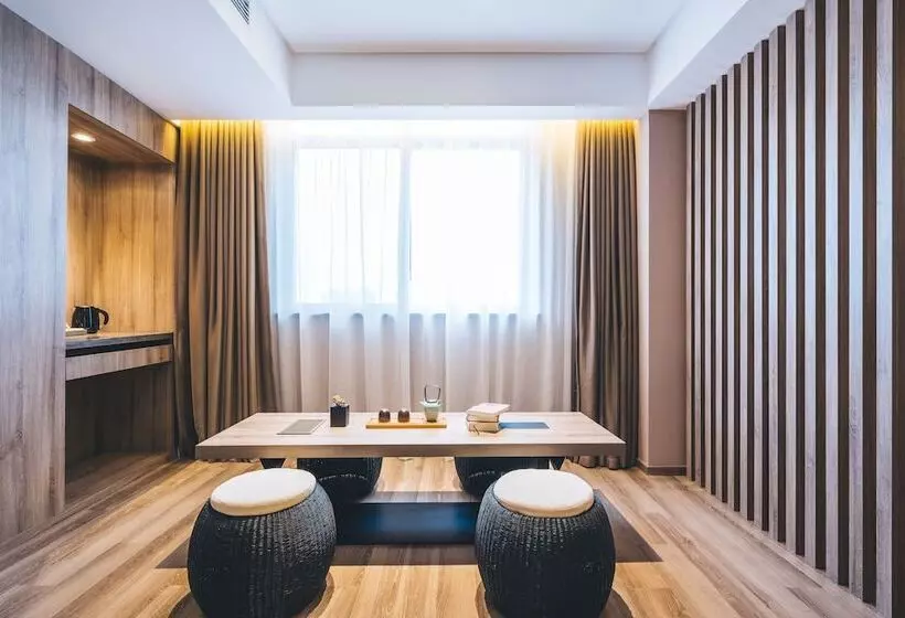 Atour Hotel Zhenjiang Nanxu Avenue Branch