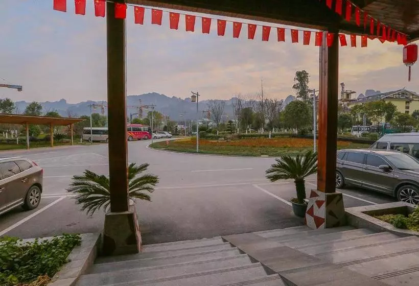 هتل Home In The Distance