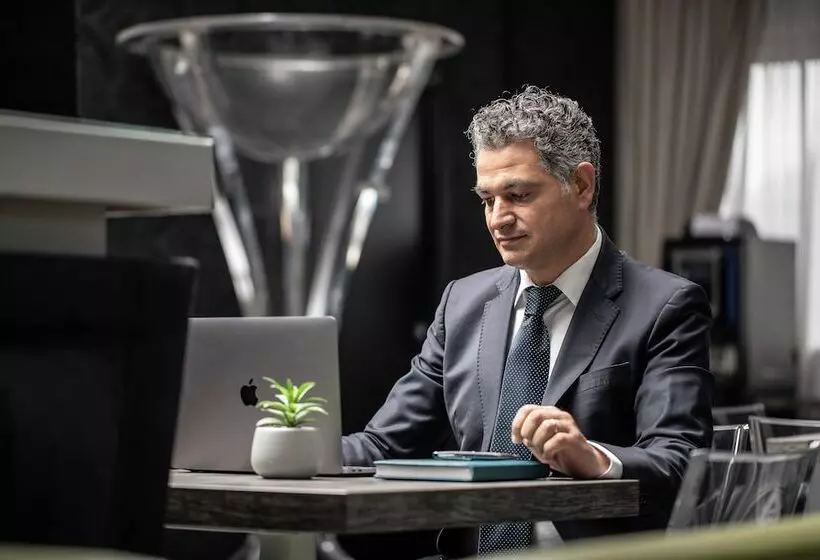 Hotelli Reggia Suite Spa