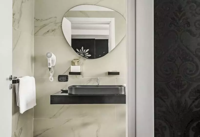 Hotelli Reggia Suite Spa