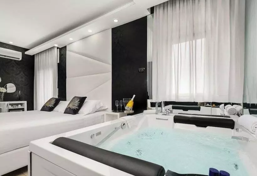 Hotelli Reggia Suite Spa