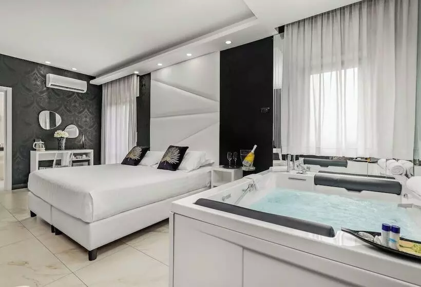 Hotelli Reggia Suite Spa