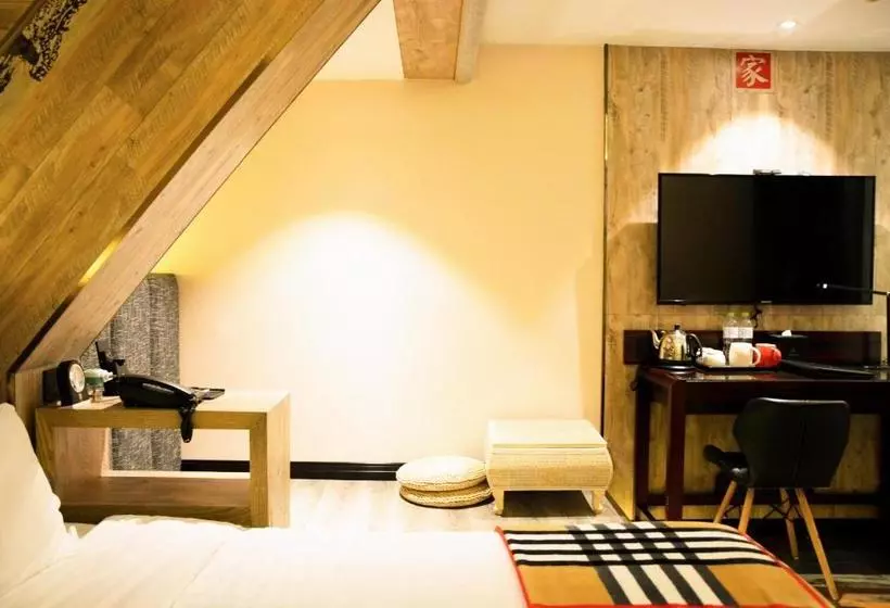 هتل Xinyi Art Suit