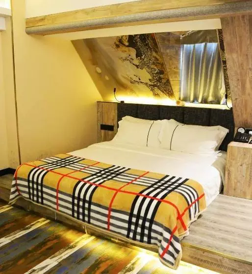 هتل Xinyi Art Suit