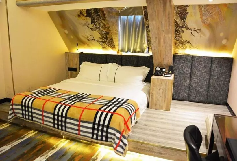 هتل Xinyi Art Suit