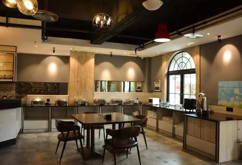 هتل Xinyi Art Suit