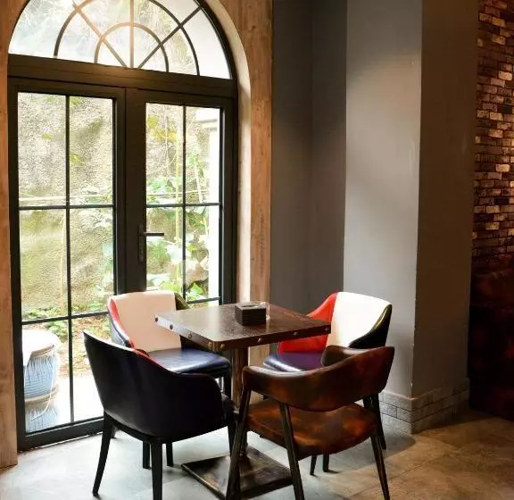 هتل Xinyi Art Suit