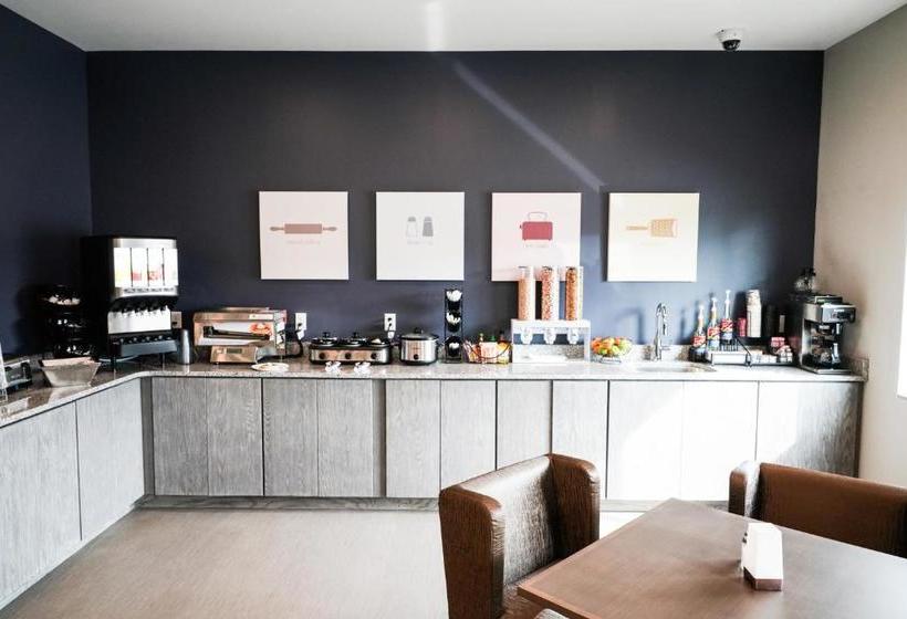 호텔 Brookstone Inn & Suites