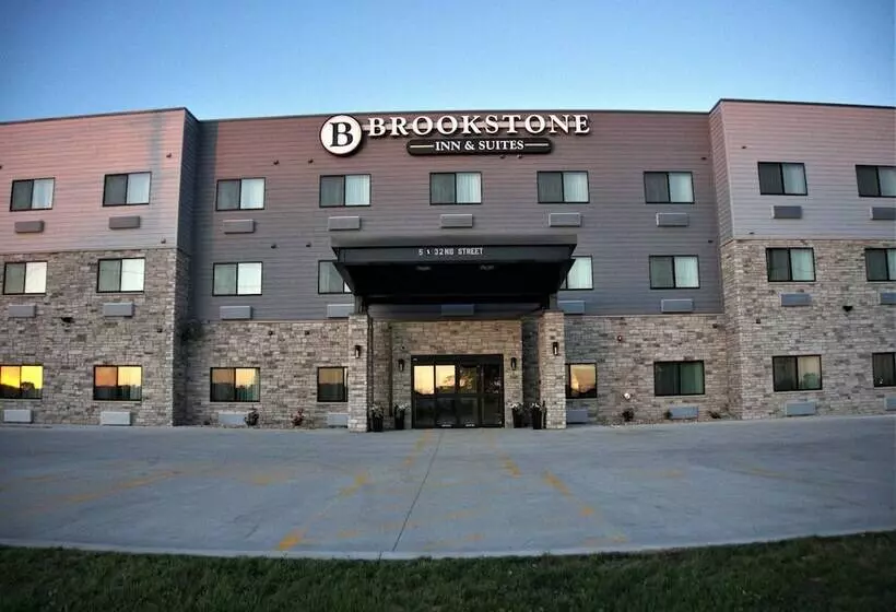 Hotelli Brookstone Inn & Suites