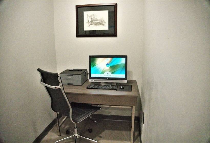 호텔 Brookstone Inn & Suites